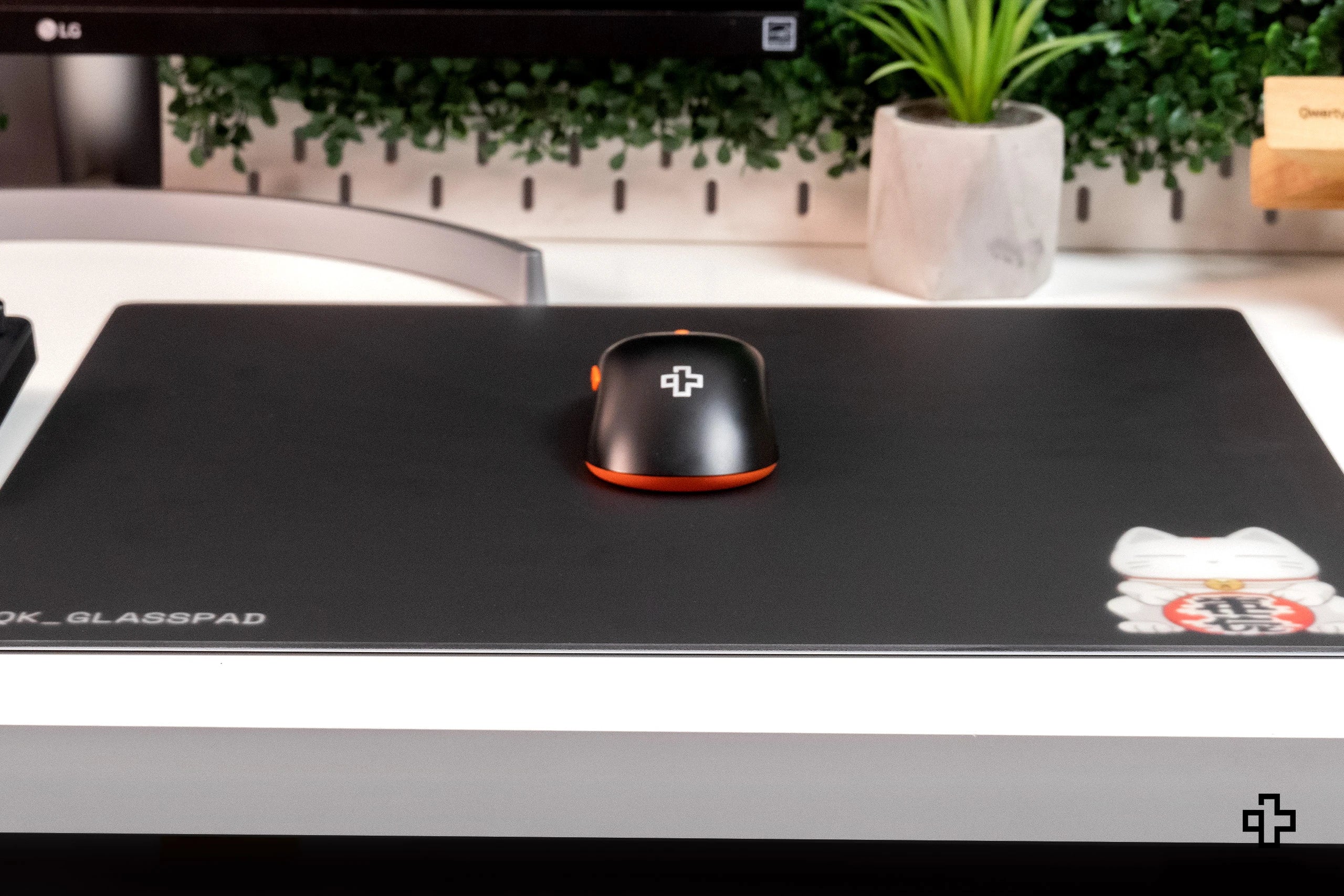 Podkładka pod mysz Gaming QwertyKey Esports Glass MOMO szklana 3.2mm Anti - Slip TPU