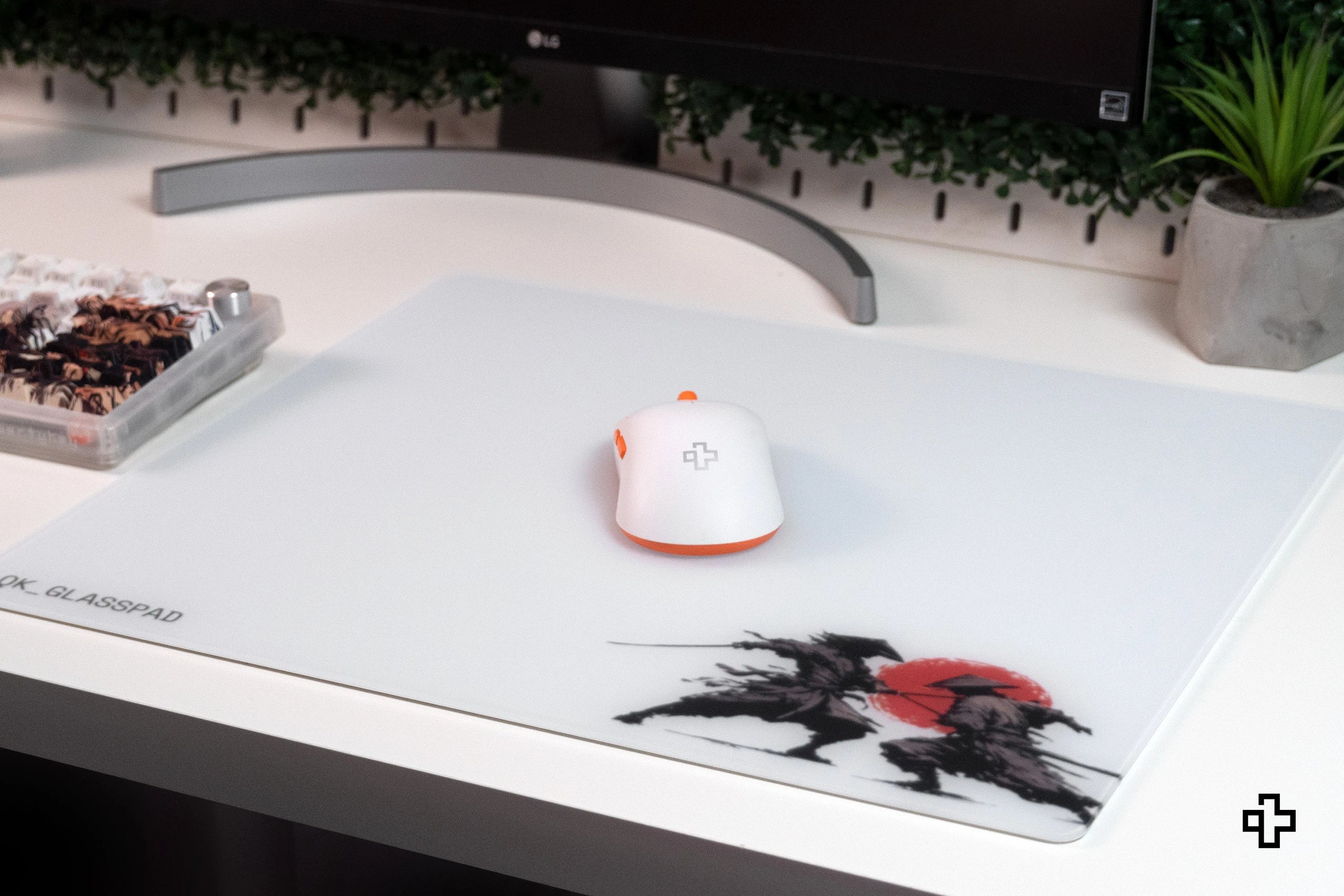 Podkładka pod mysz Gaming QwertyKey Esports Glass Striker szklana 3.2mm Anti - Slip TPU