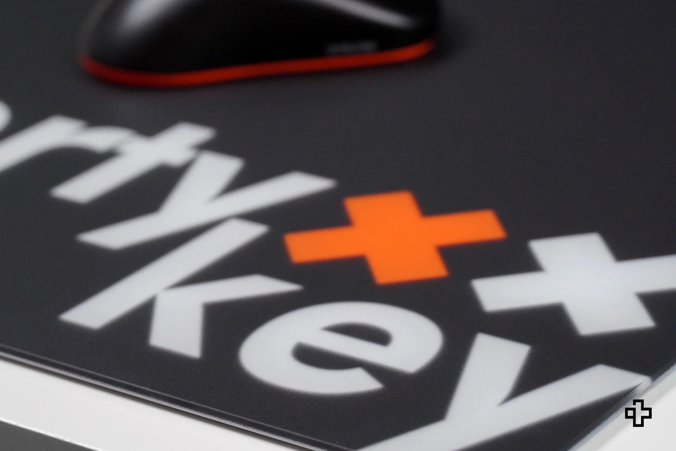 Podkładka pod mysz Gaming QwertyKey Esports szklana 3.2mm Anti - Slip TPU