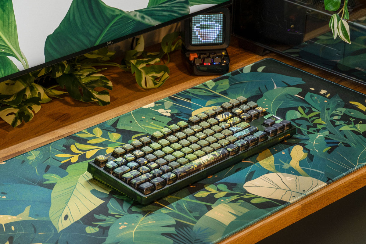 Deskmat gamingowy QwertyKey Leaf, wodoodporny, obszyte krawędzie, 4 mm, antypoślizgowy gumowy spód