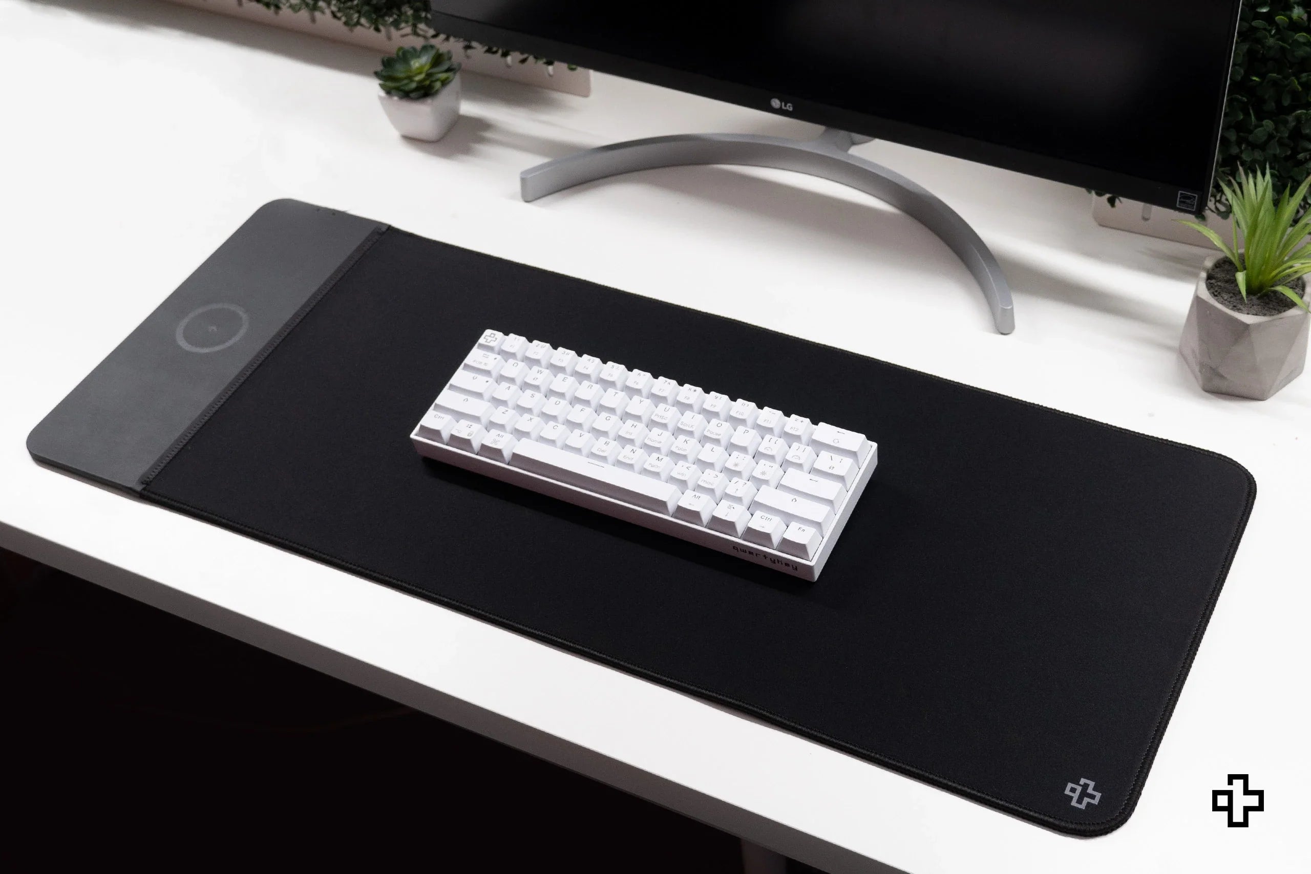 Deskmat / podkładka pod mysz z ładowaniem bezprzewodowym czarna