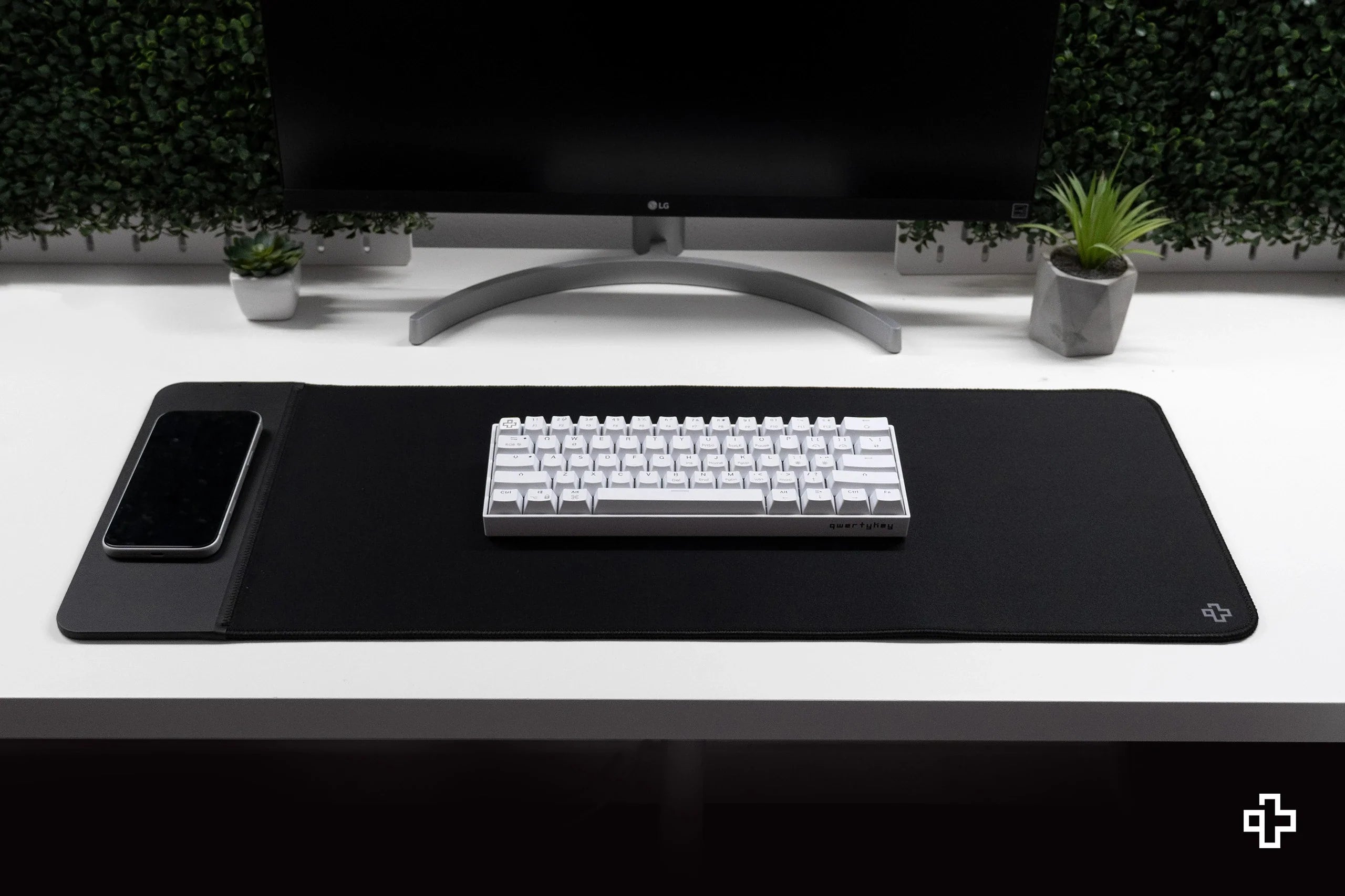 Deskmat / podkładka pod mysz z ładowaniem bezprzewodowym czarna