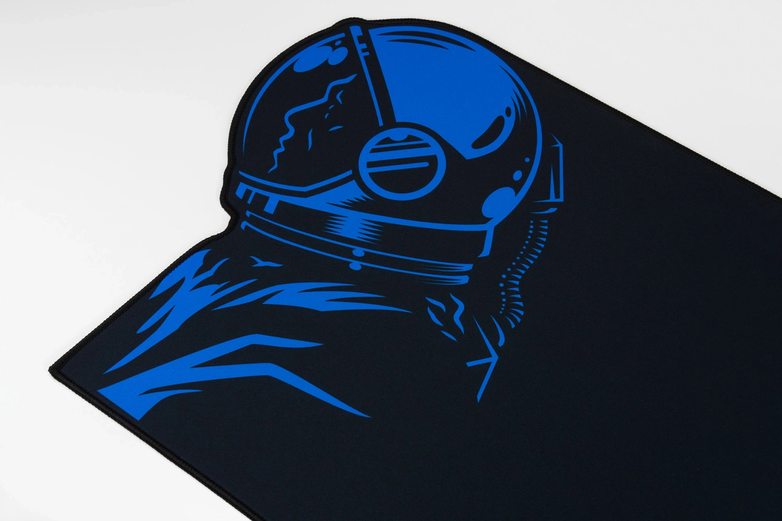 Deskmat / podkładka pod mysz QwertyKey Spaceman Neregulat 4 mm obszyte krawędzie