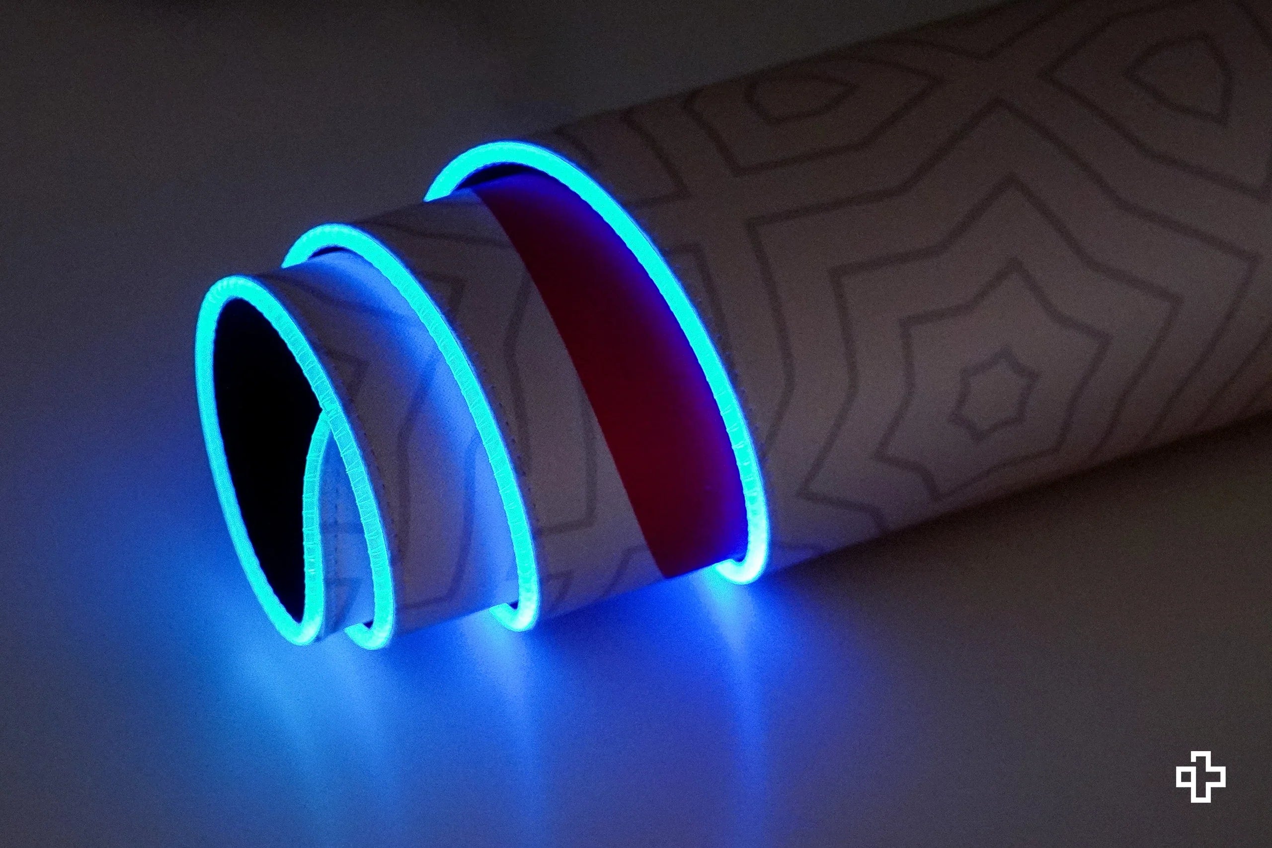 Deskmat / podkładka pod mysz QwertyKey Sharingan Eye RGB 4 mm obszyte krawędzie
