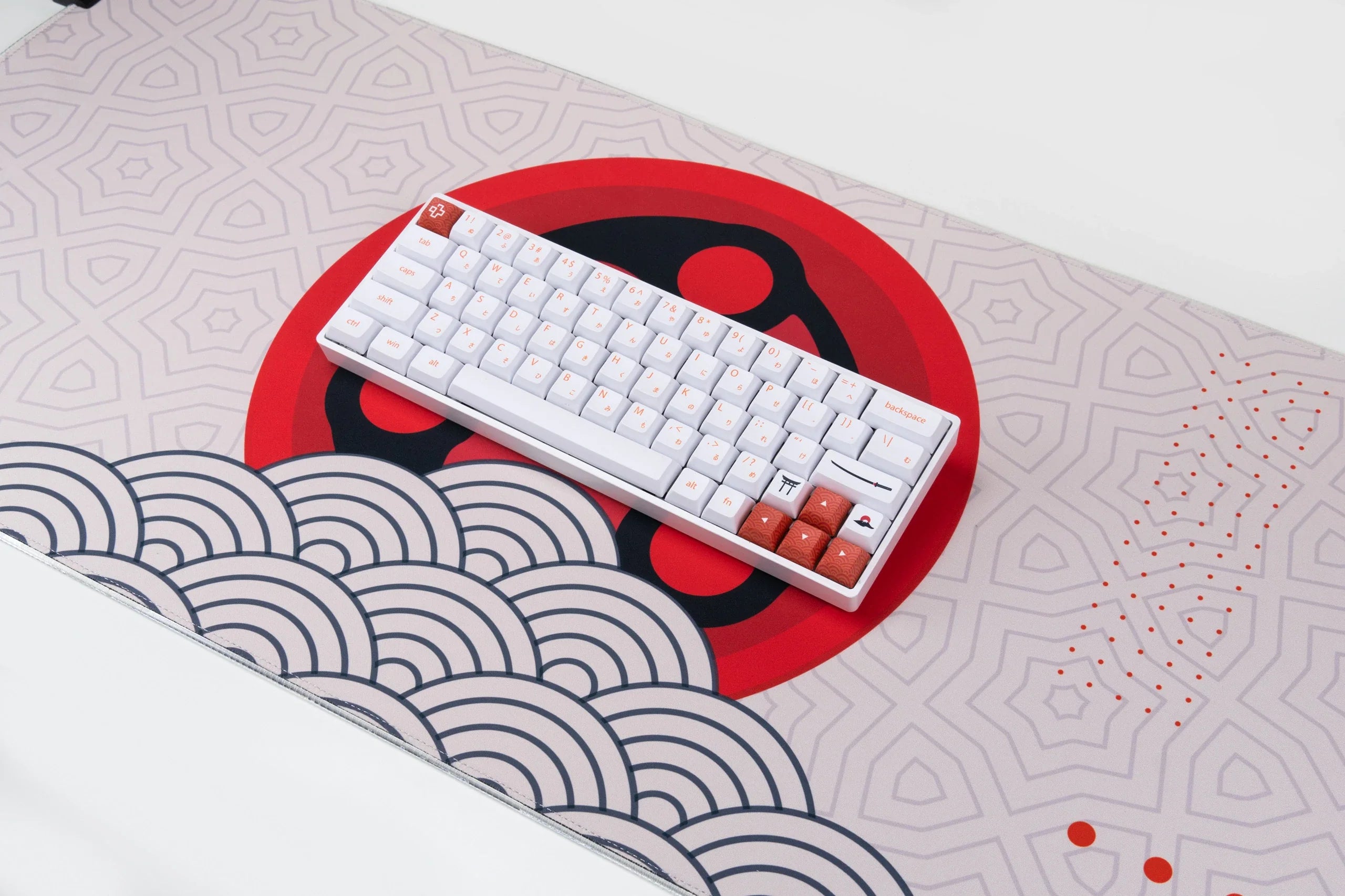 Deskmat / podkładka pod mysz QwertyKey Sharingan Eye RGB 4 mm obszyte krawędzie