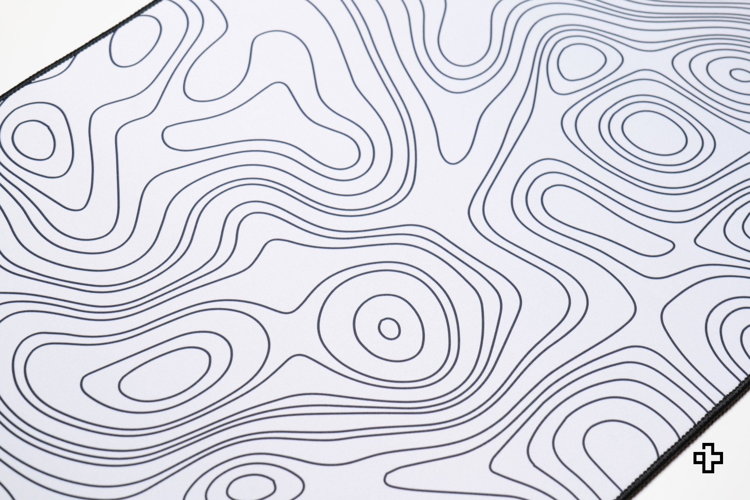 Deskmat gamingowy QwertyKey Astro Topographic, wodoodporny, obszyte krawędzie, 4 mm, antypoślizgowy gumowy spód