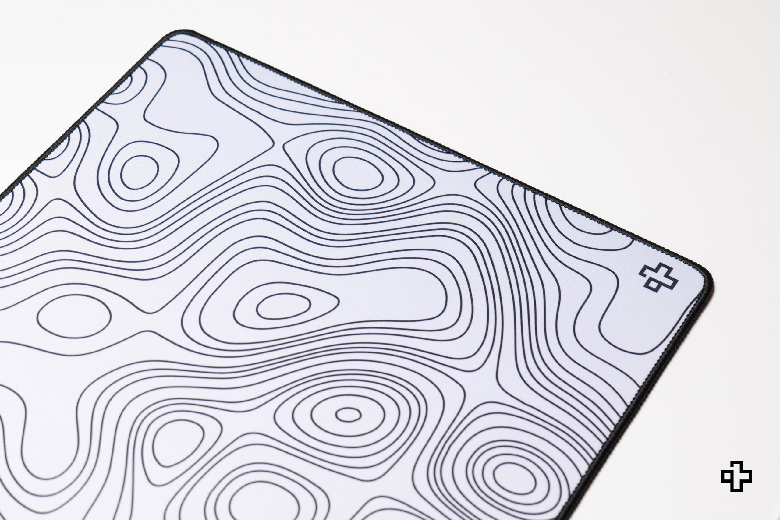 Deskmat gamingowy QwertyKey Astro Topographic, wodoodporny, obszyte krawędzie, 4 mm, antypoślizgowy gumowy spód