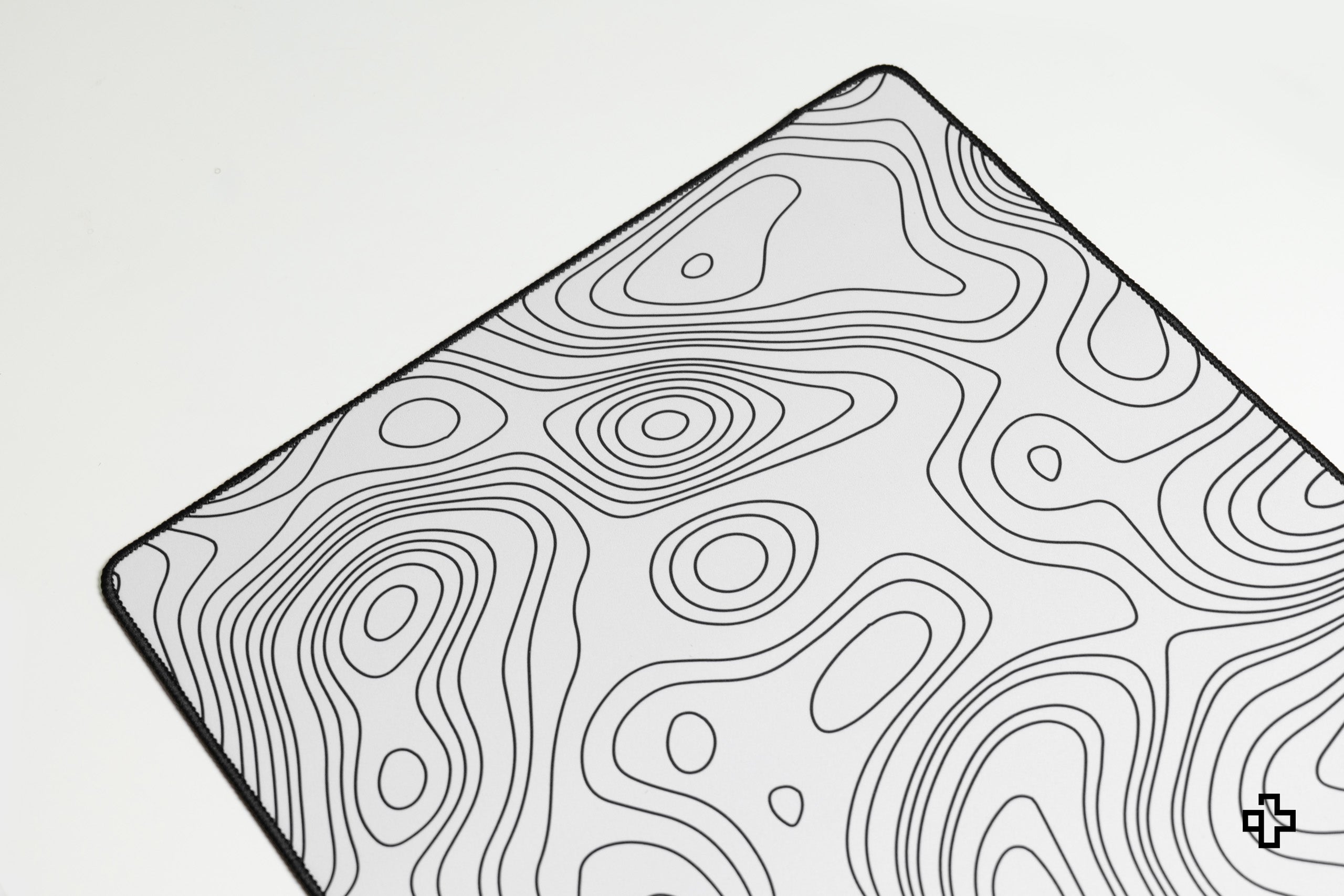 Deskmat gamingowy QwertyKey Astro Topographic, wodoodporny, obszyte krawędzie, 4 mm, antypoślizgowy gumowy spód