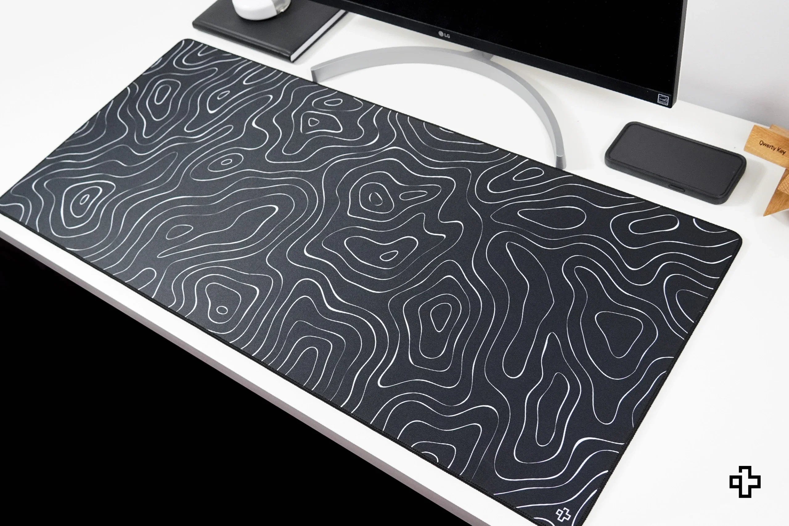Deskmat / podkładka pod mysz QwertyKey Topographic czarna 4 mm obszyte krawędzie