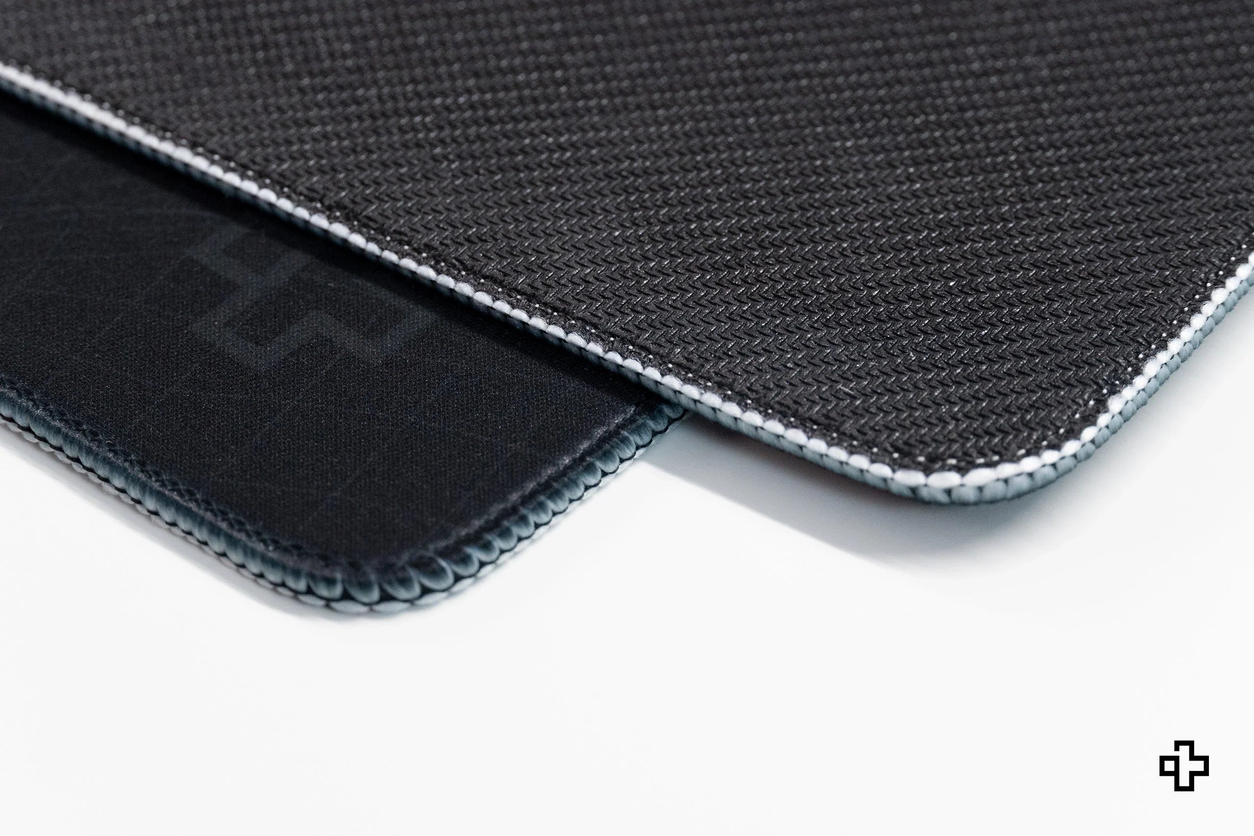 Deskmat / podkładka pod mysz Flow Dark czarna 4 mm obszyte krawędzie
