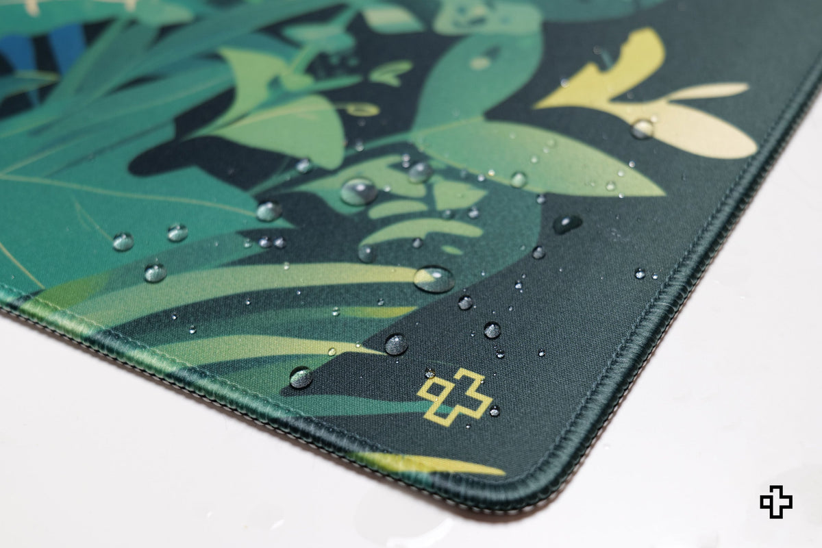 Deskmat gamingowy QwertyKey Leaf, wodoodporny, obszyte krawędzie, 4 mm, antypoślizgowy gumowy spód