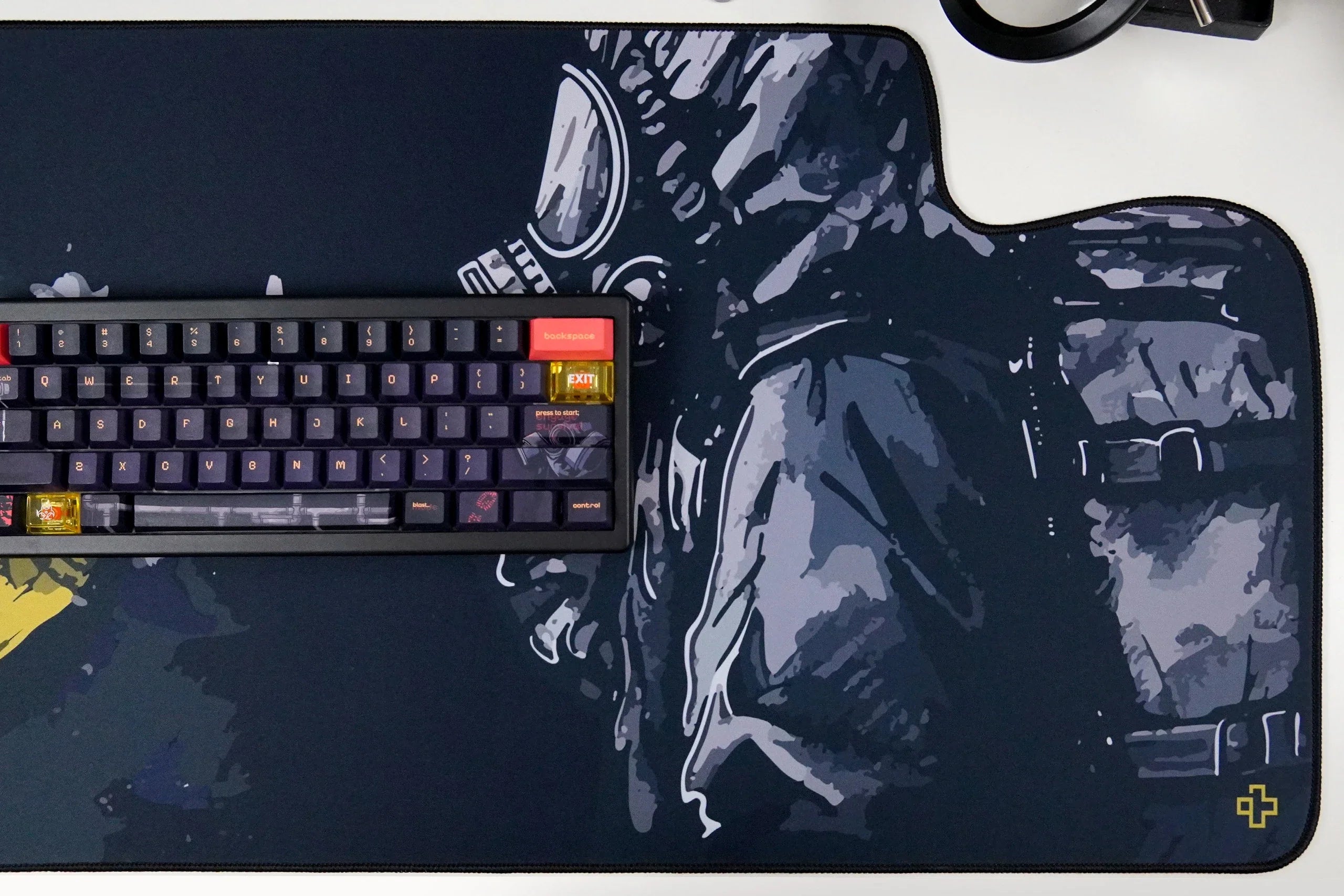 Deskmat / podkładka pod mysz QwertyKey Fallout 4 mm obszyte krawędzie