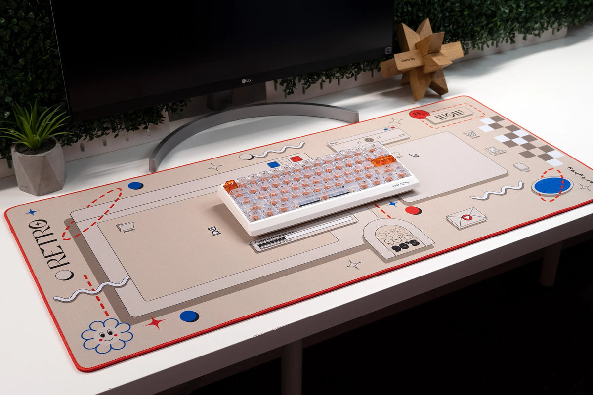 Deskmat gamingowy QwertyKey Retro, wodoodporny, obszyte krawędzie, 4 mm, antypoślizgowy gumowy spód