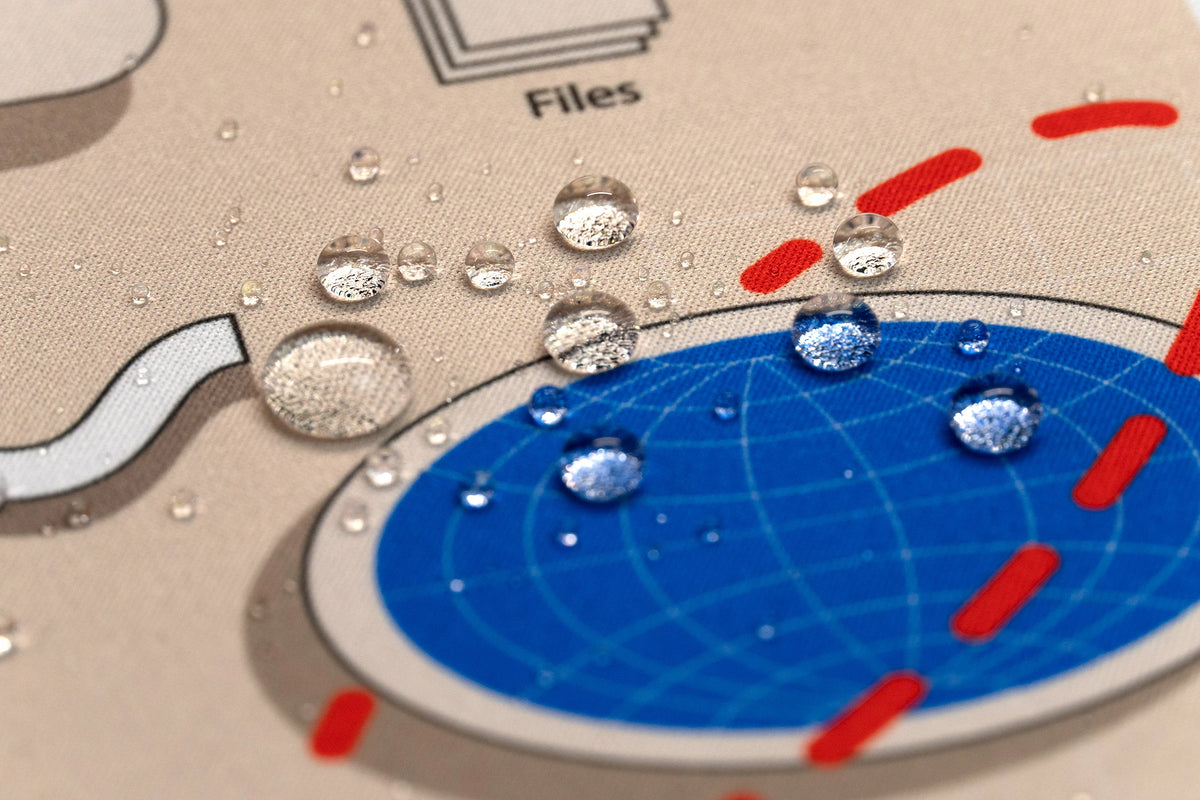Deskmat gamingowy QwertyKey Retro, wodoodporny, obszyte krawędzie, 4 mm, antypoślizgowy gumowy spód