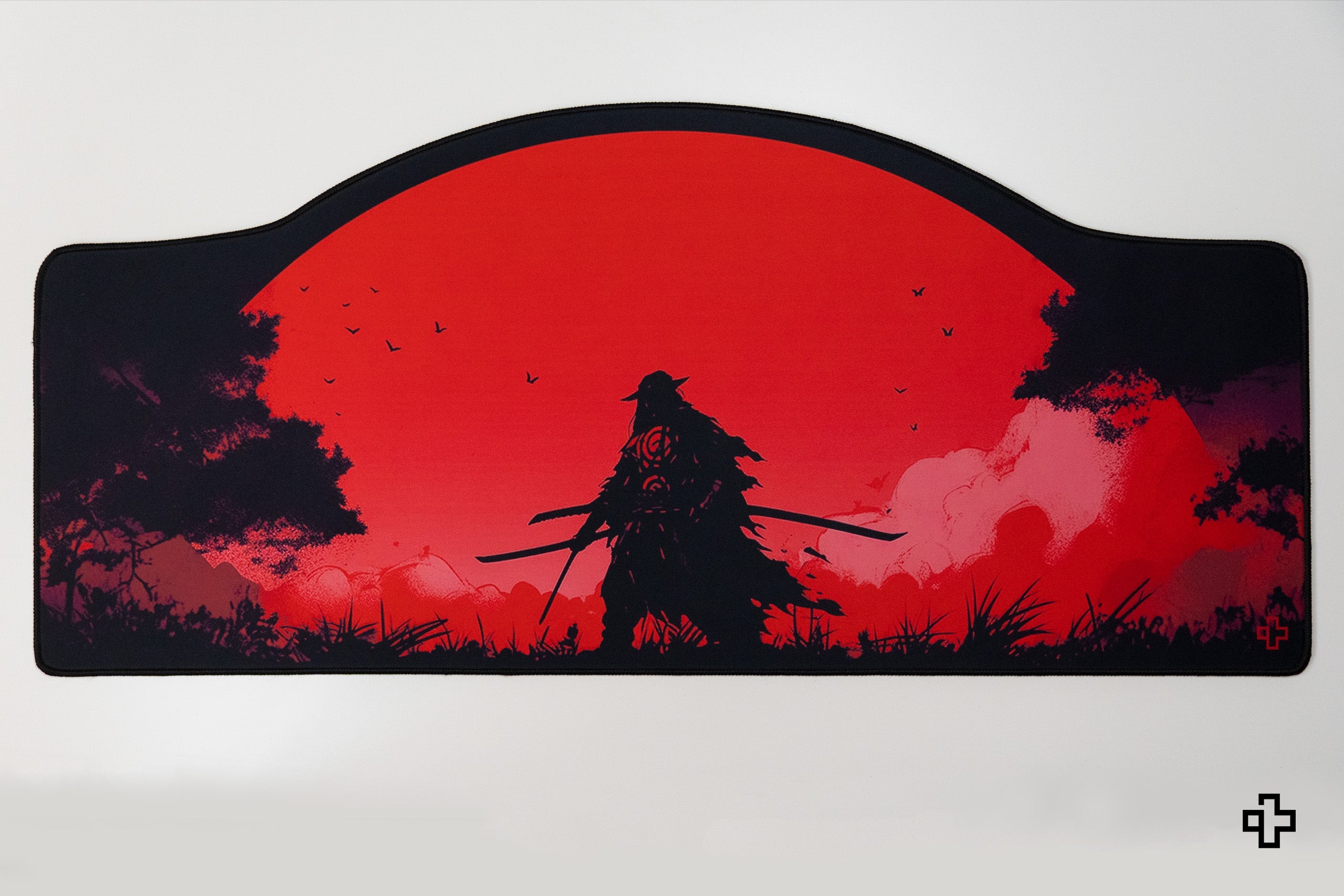 Deskmat gamingowy QwertyKey Samurai, wodoodporny, obszyte krawędzie, 4 mm, antypoślizgowy gumowy spód