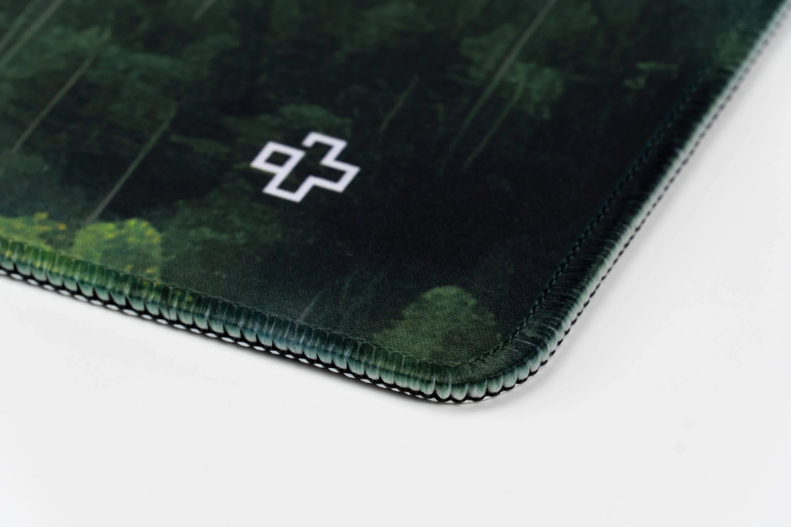 Deskmat / podkładka pod mysz QwertyKey Forest 4 mm obszyte krawędzie