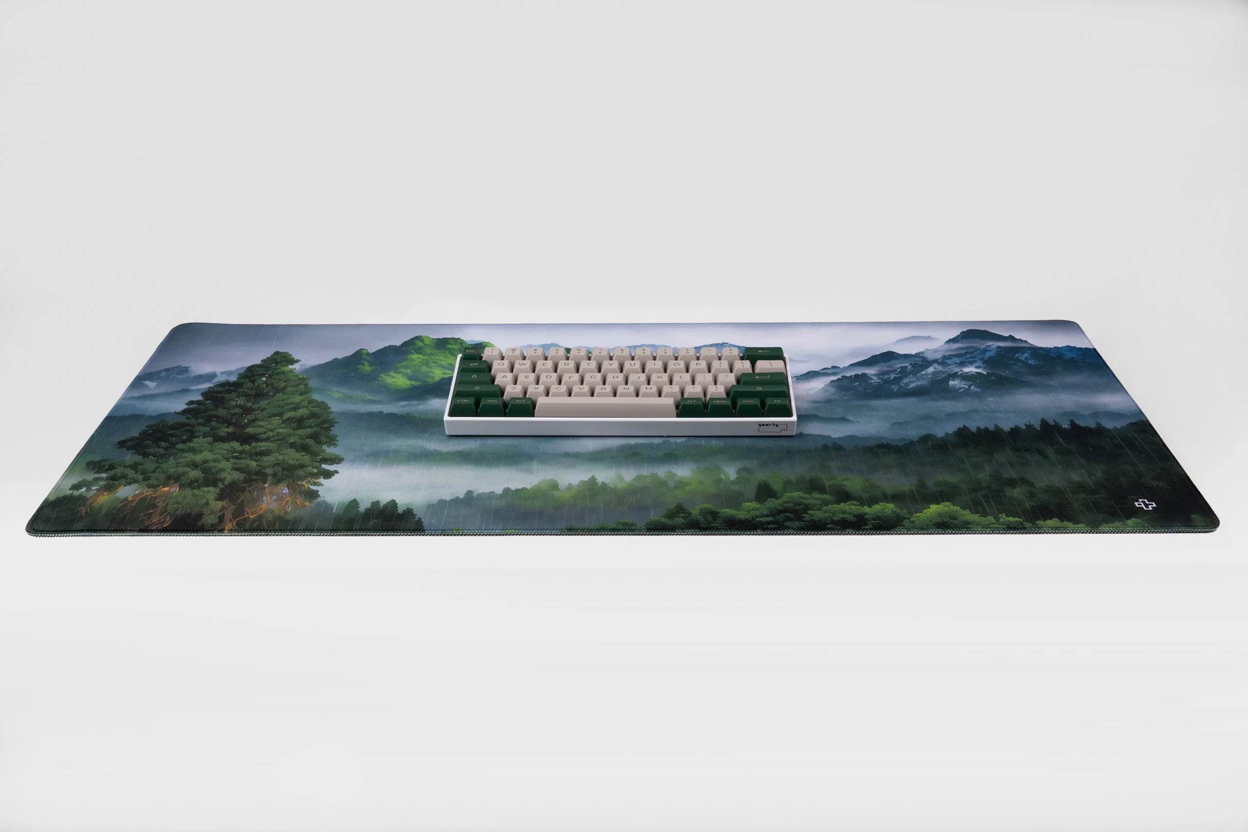 Deskmat / podkładka pod mysz QwertyKey Forest 4 mm obszyte krawędzie