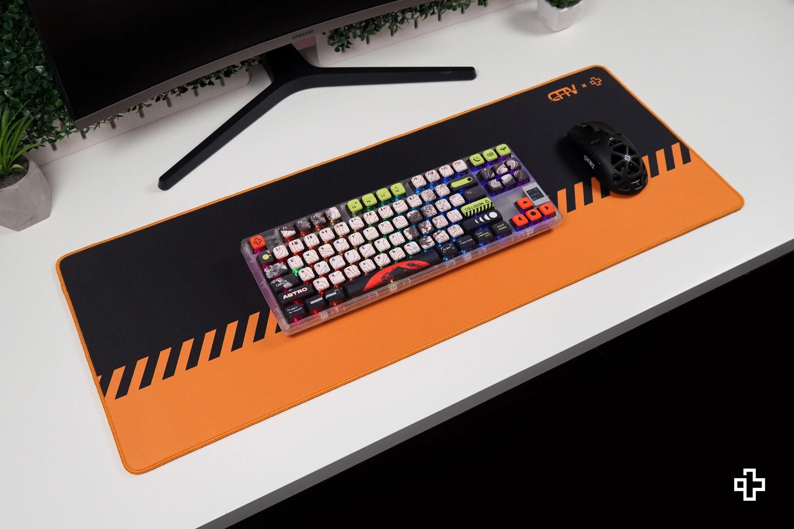 Deskmat / podkładka pod mysz QwertyKey x ClipFixTV 4 mm obszyte krawędzie