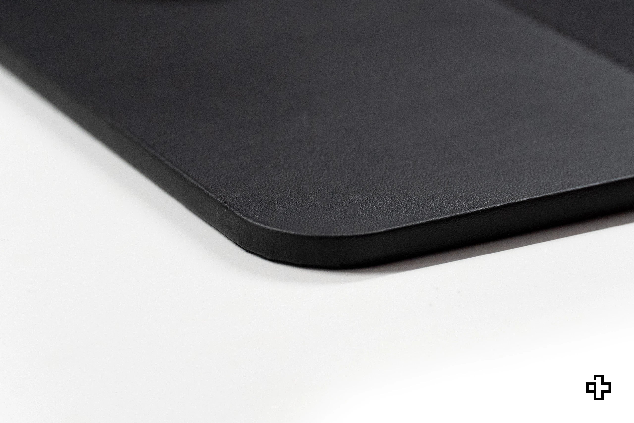 Deskmat / podkładka pod mysz z ładowaniem bezprzewodowym czarna