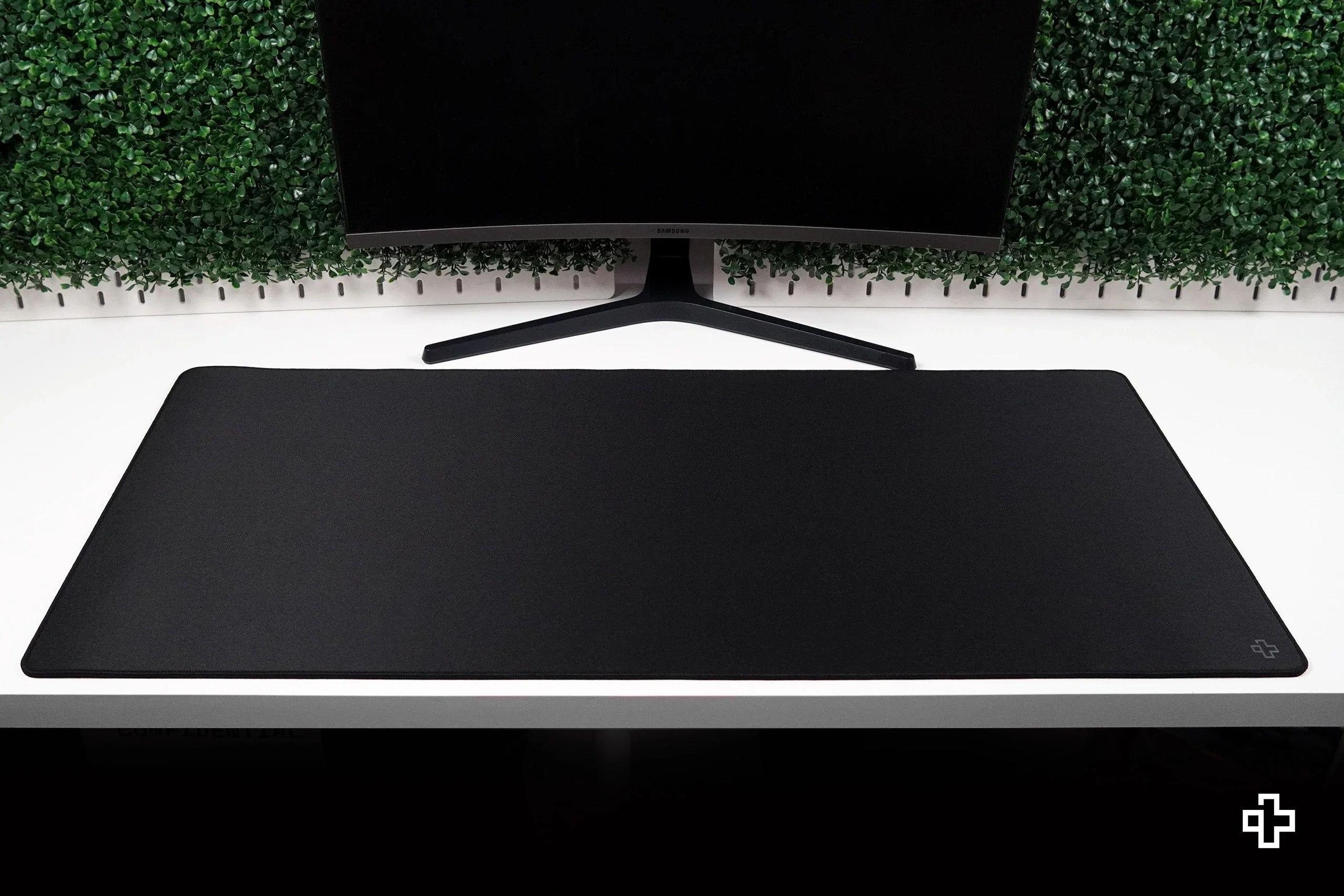 Deskmat / podkładka pod mysz QwertyKey czarna Classic prosta 4 mm obszyte krawędzie