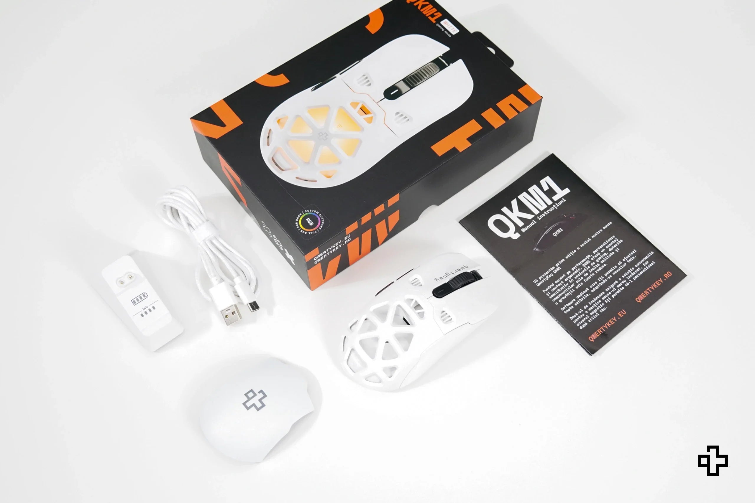 mysz QwertyKey QKM1 biała bezprzewodowa Bluetooth Charging Dock