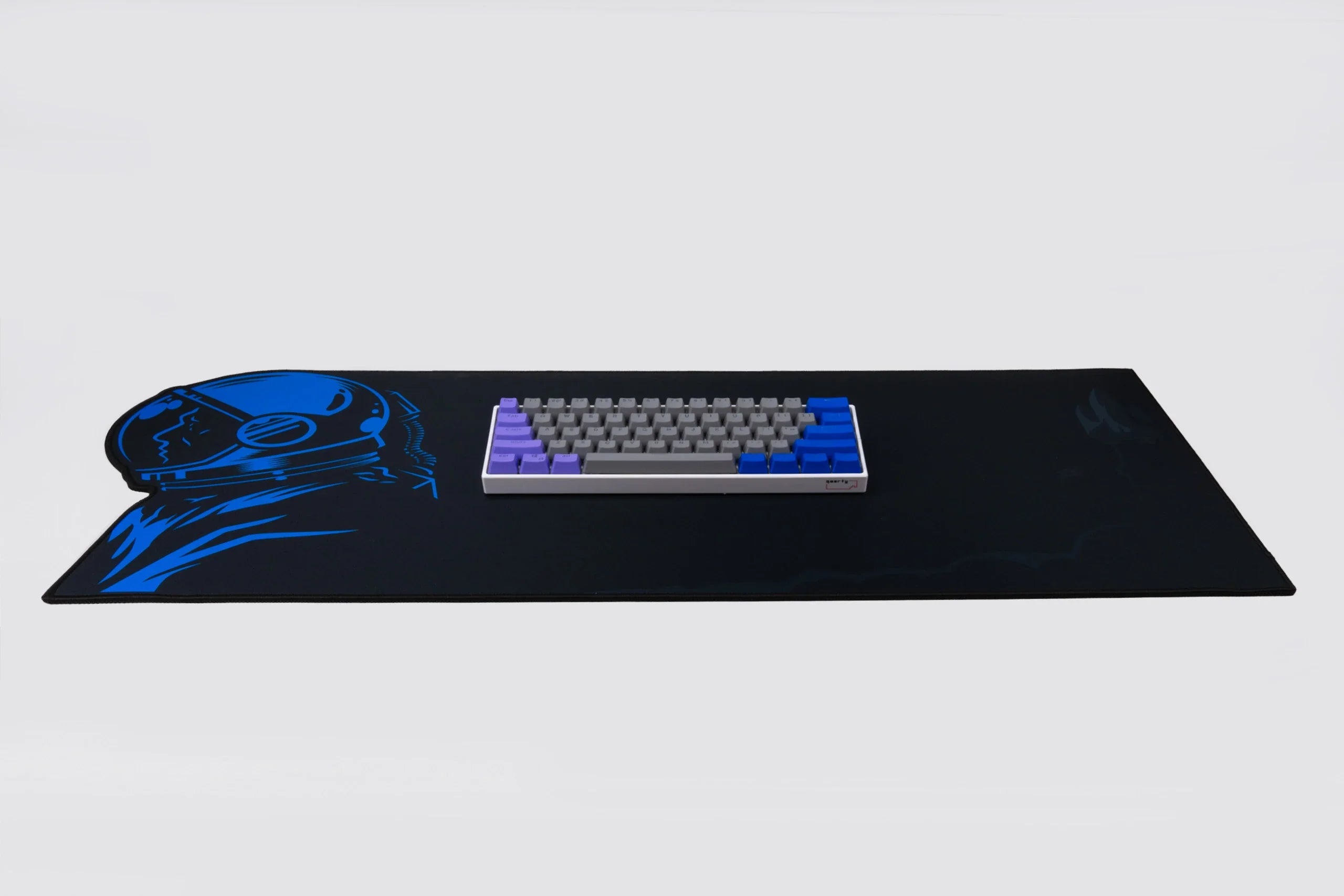 Deskmat / podkładka pod mysz QwertyKey Spaceman Neregulat 4 mm obszyte krawędzie