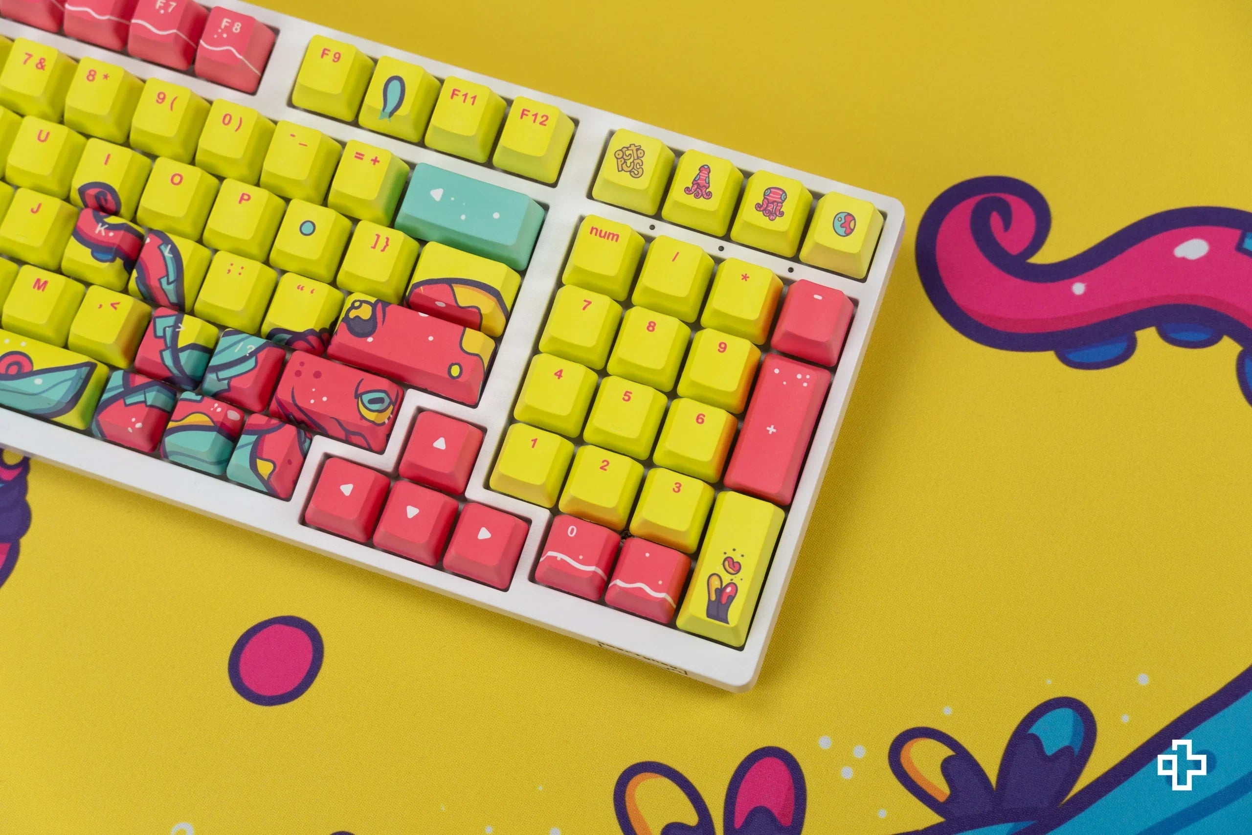 Zestaw keycapów QwertyKey Octopus żółty profil OEM materiał PBT