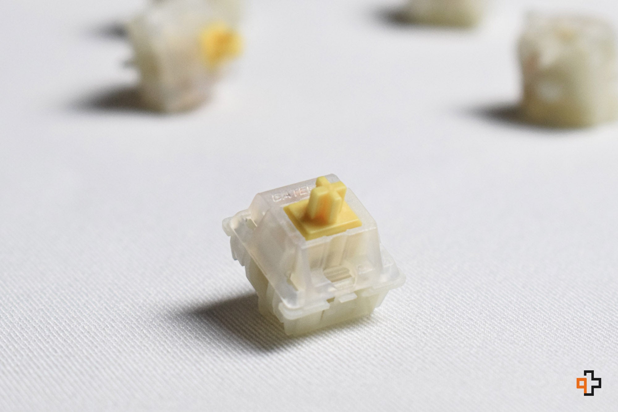 Switches Gateron Milky Yellow - QwertyKey