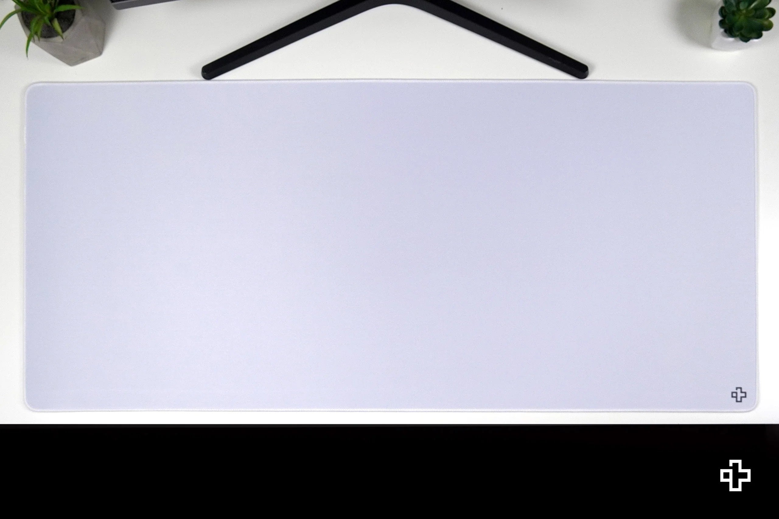 Deskmat / podkładka pod mysz QwertyKey biała Classic prosta 4 mm obszyte krawędzie