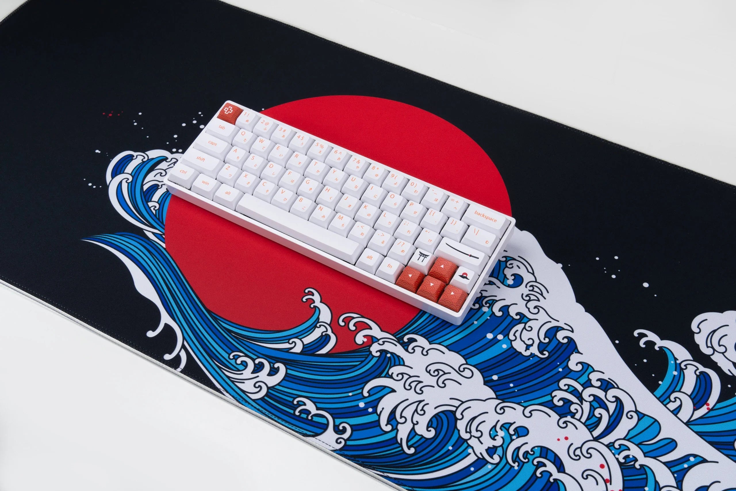 Deskmat / podkładka pod mysz QwertyKey RGB JapanWave 4 mm obszyte krawędzie