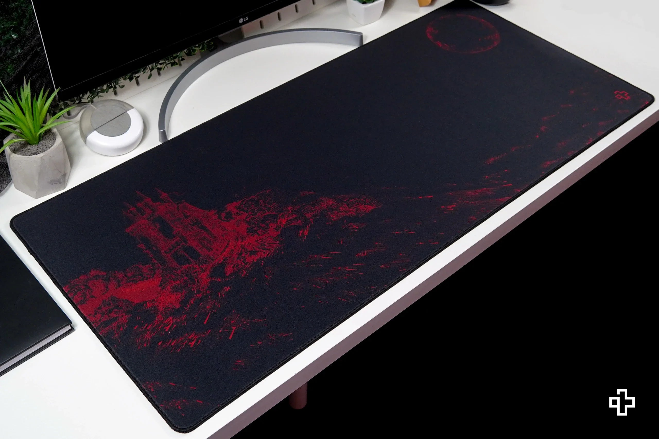 Deskmat / podkładka pod mysz QwertyKey Dracula 4 mm obszyte krawędzie