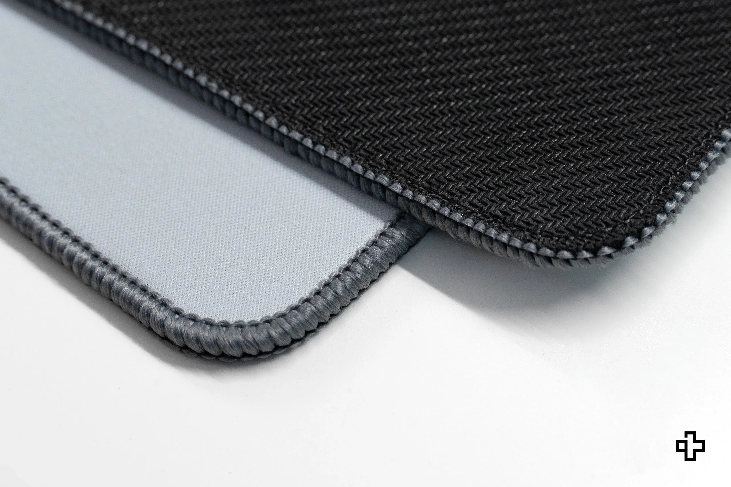 Deskmat / podkładka pod mysz Flow Light, 4 mm, obszyte krawędzie