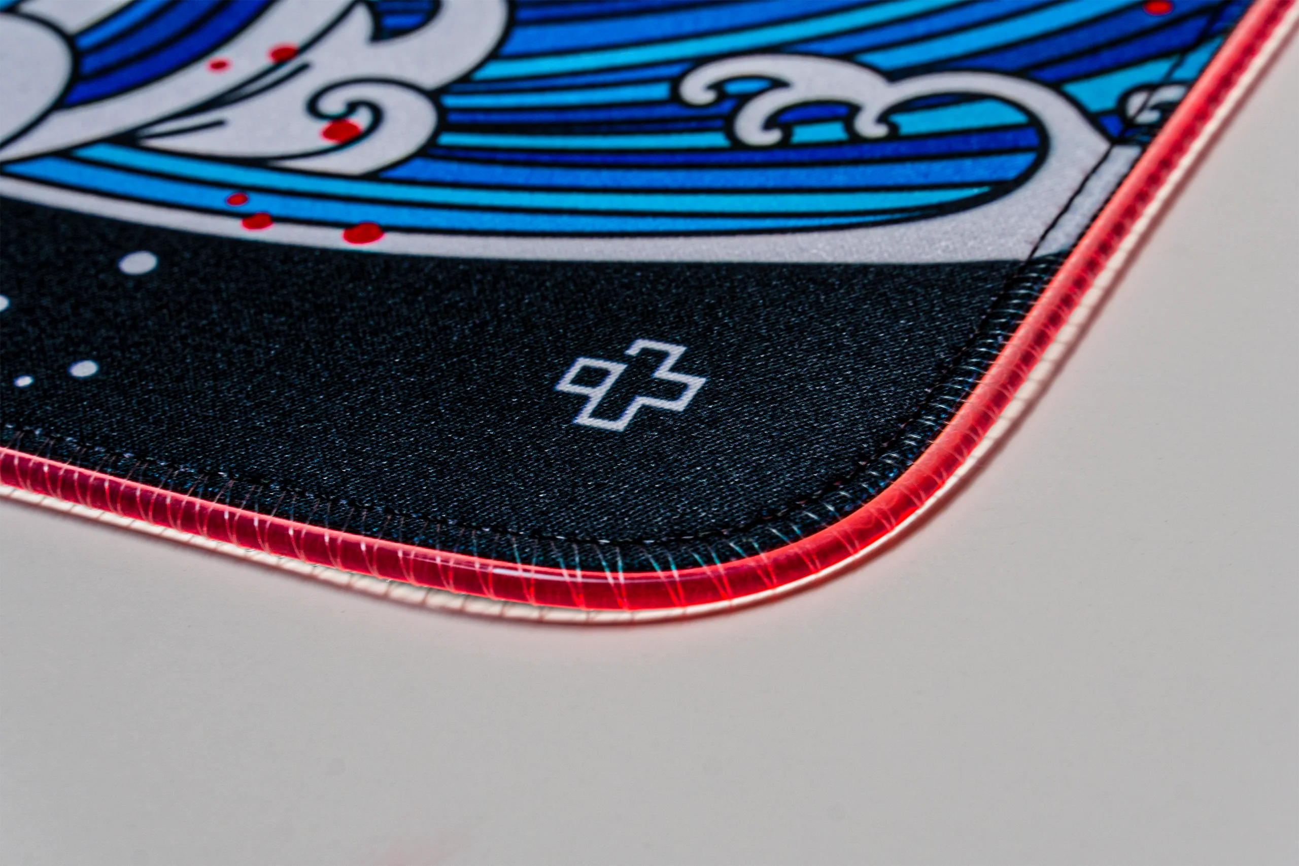 Deskmat / podkładka pod mysz QwertyKey RGB JapanWave 4 mm obszyte krawędzie