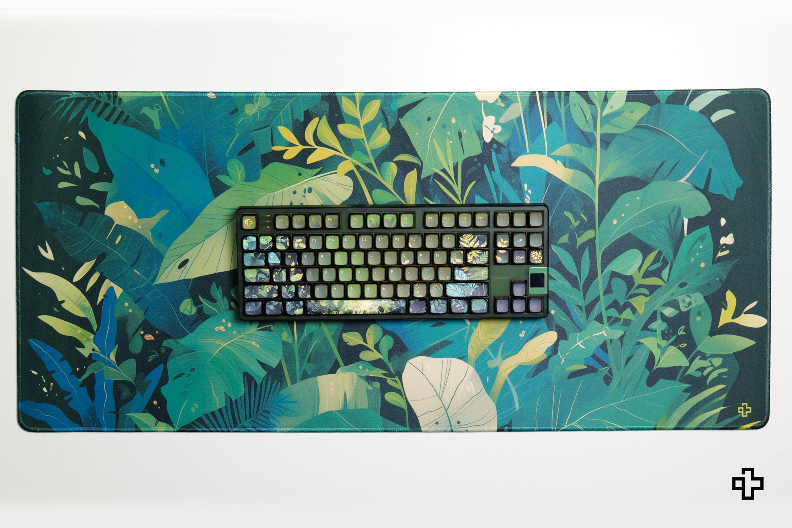 Deskmat QwertyKey Leaf, 4 mm, obszyte krawędzie