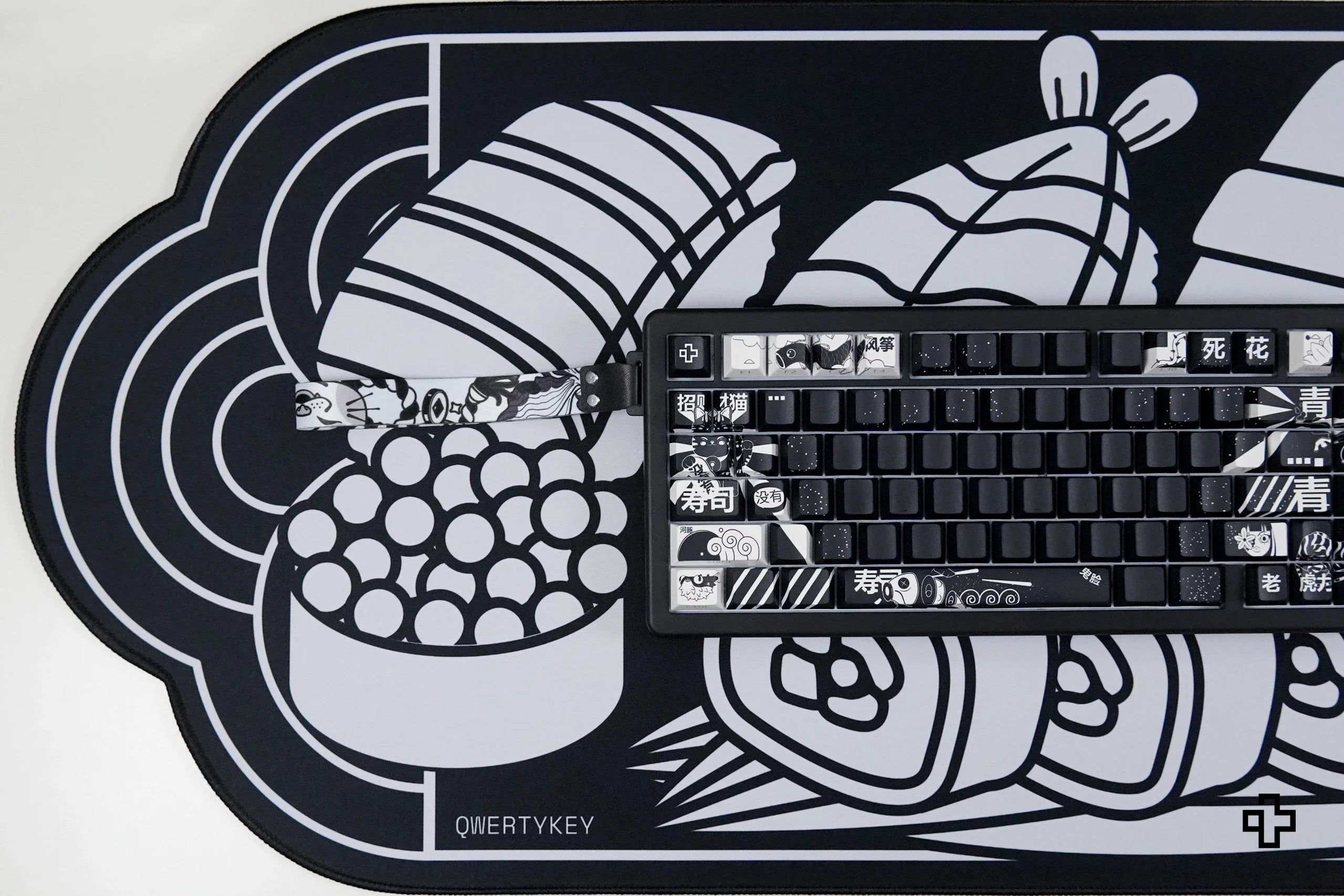 Deskmat / podkładka pod mysz QwertyKey MOMO 4 mm obszyte krawędzie