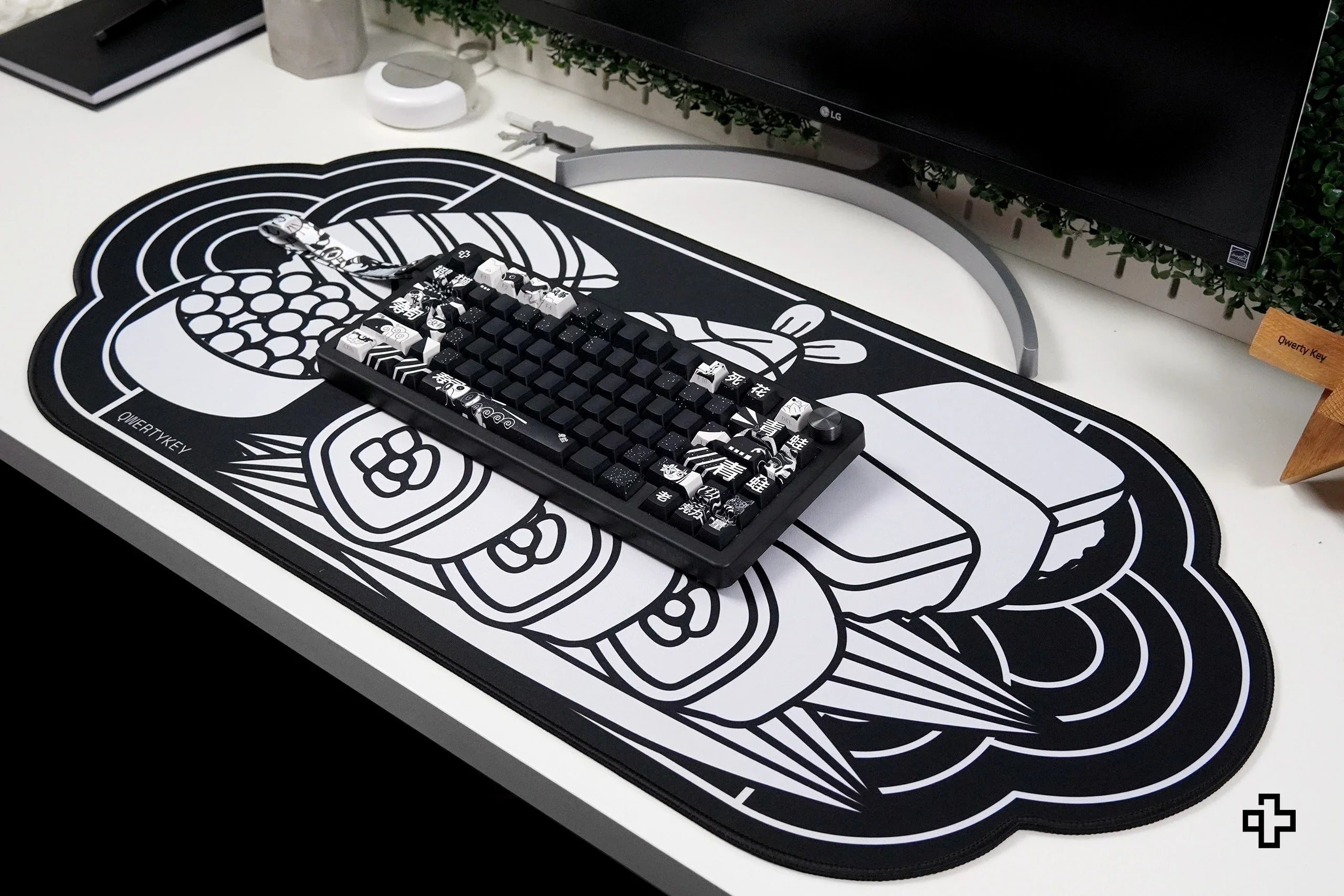 Deskmat / podkładka pod mysz QwertyKey MOMO 4 mm obszyte krawędzie