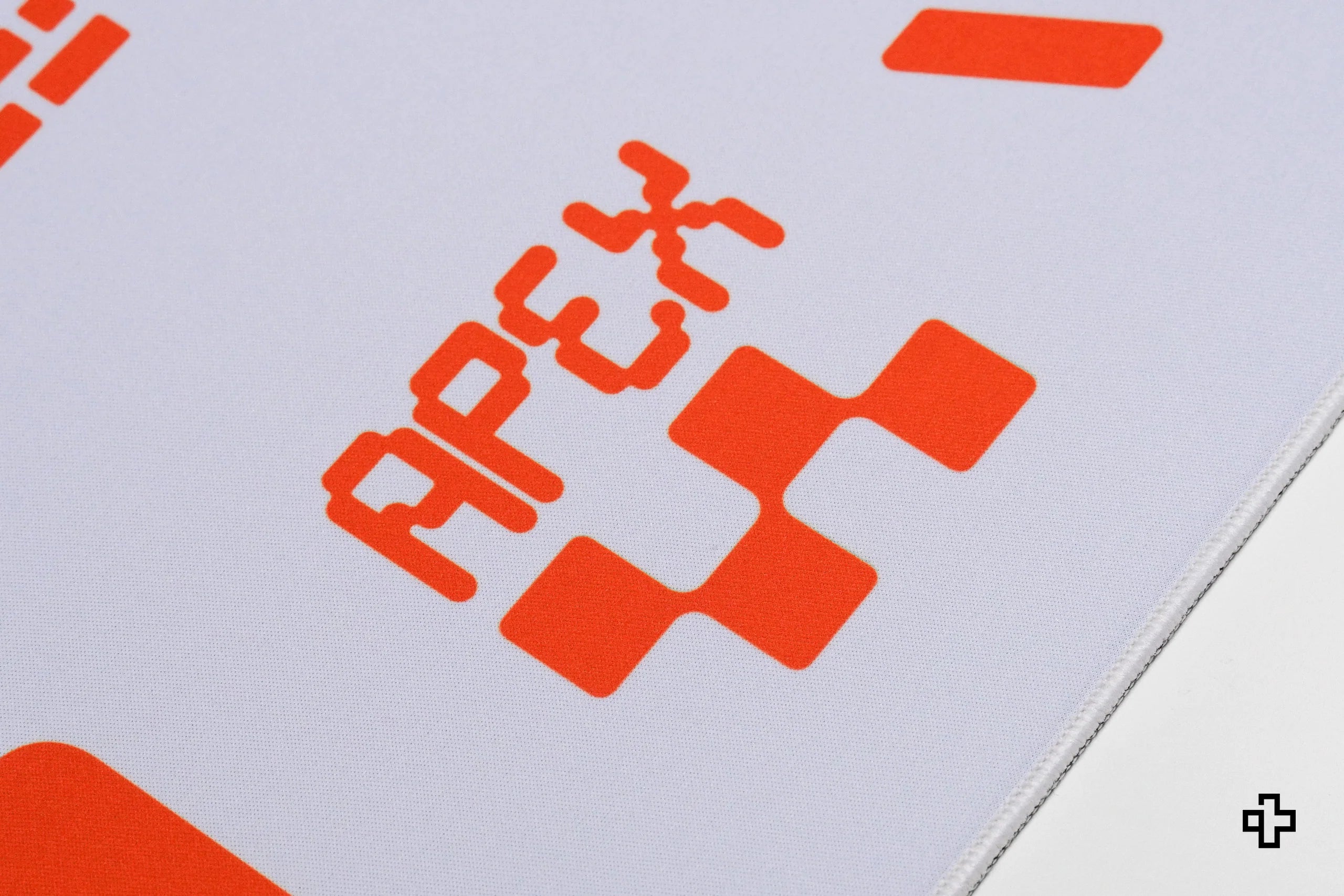 Deskmat QwertyKey Apex, 4 mm, obszyte krawędzie