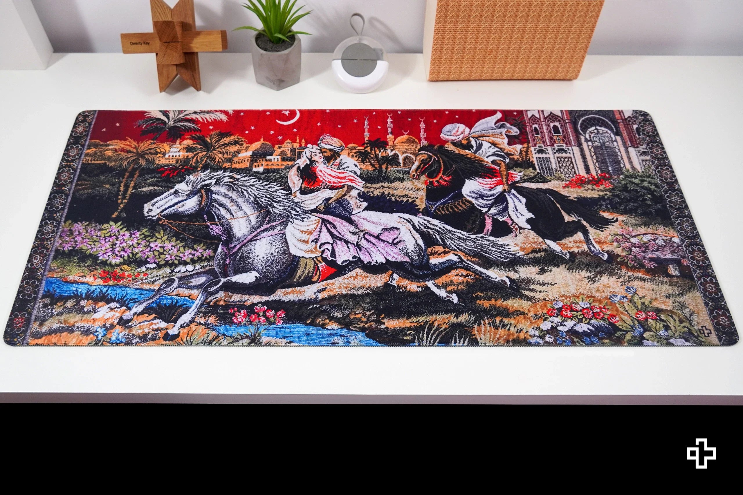 Deskmat / podkładka pod mysz QwertyKey Rapirea din Serai 4 mm obszyte krawędzie