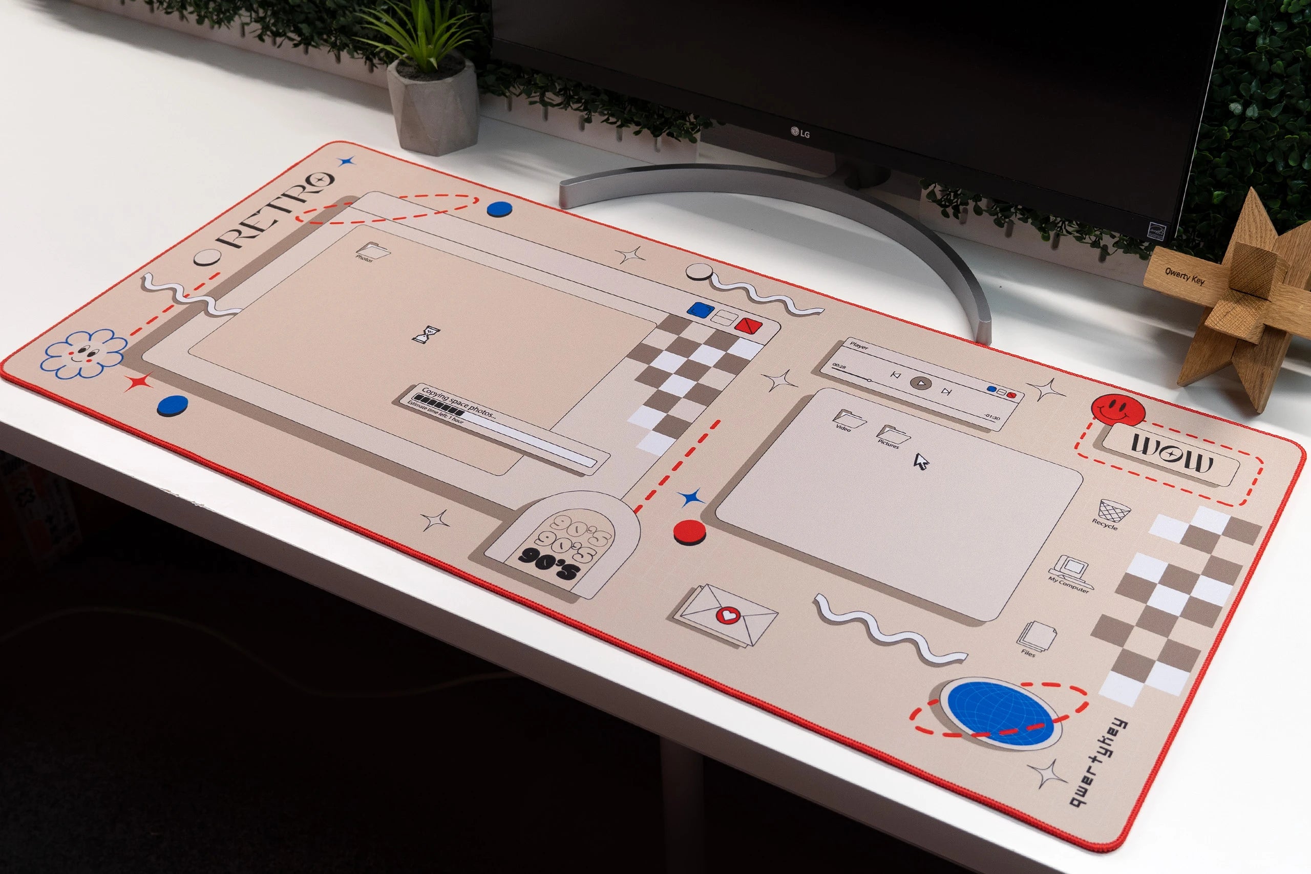 Deskmat gamingowy QwertyKey Retro, wodoodporny, obszyte krawędzie, 4 mm, antypoślizgowy gumowy spód