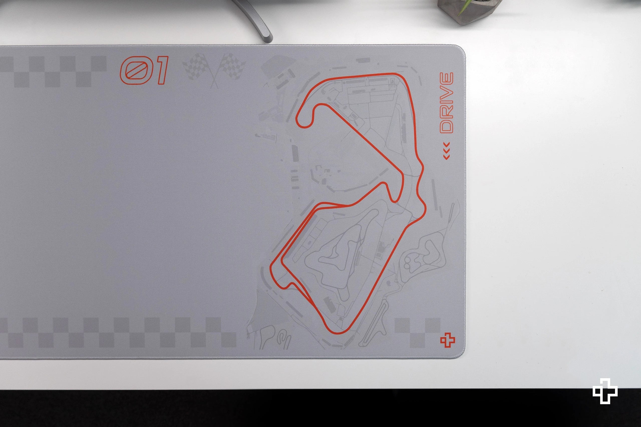 Deskmat / podkładka pod mysz Formula Silver Circuit, 4 mm, obszyte krawędzie
