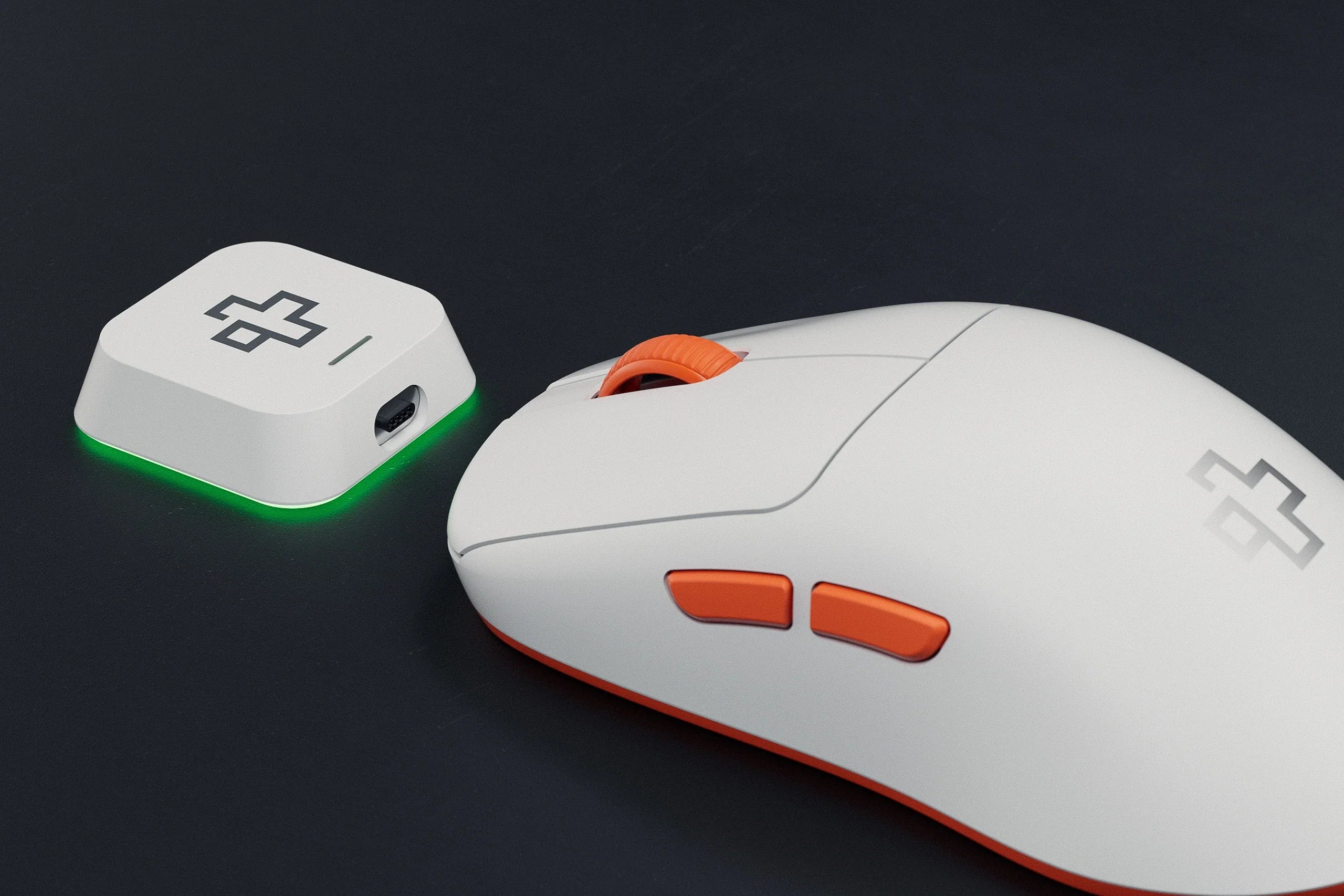 mysz Gaming QwertyKey Falcon biała 8K, 30.000 DPI, Bluetooth bezprzewodowa trio mode, Pixart 3950