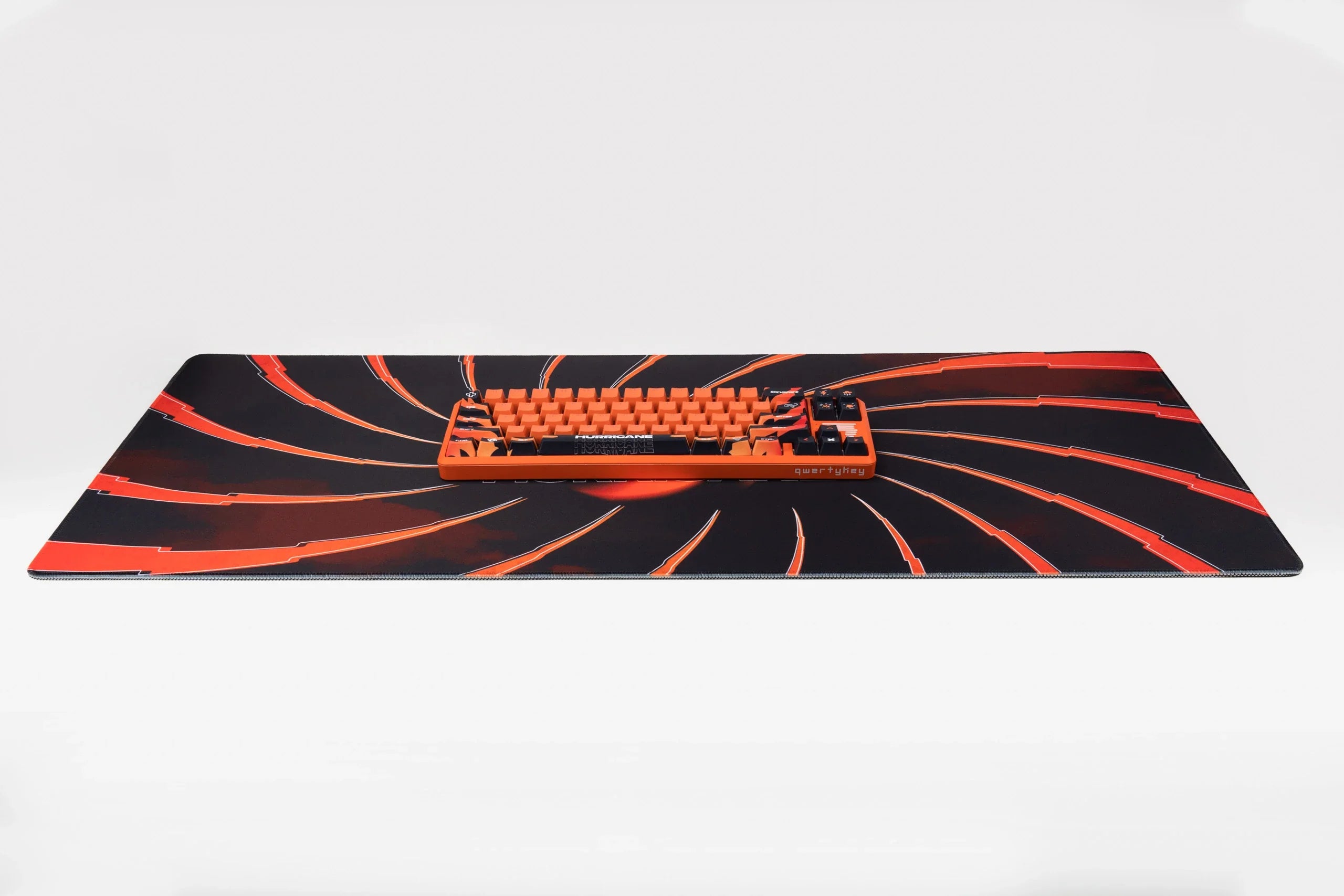 Deskmat / podkładka pod mysz QwertyKey Hurricane 4 mm obszyte krawędzie