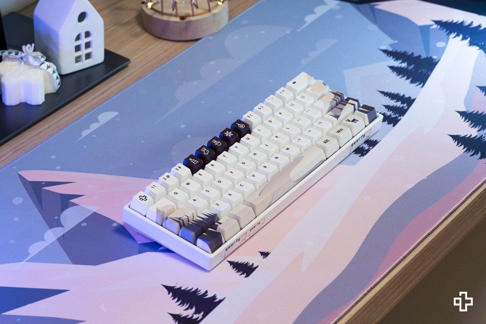 Deskmat / podkładka pod mysz QwertyKey Winter Blast 4 mm obszyte krawędzie